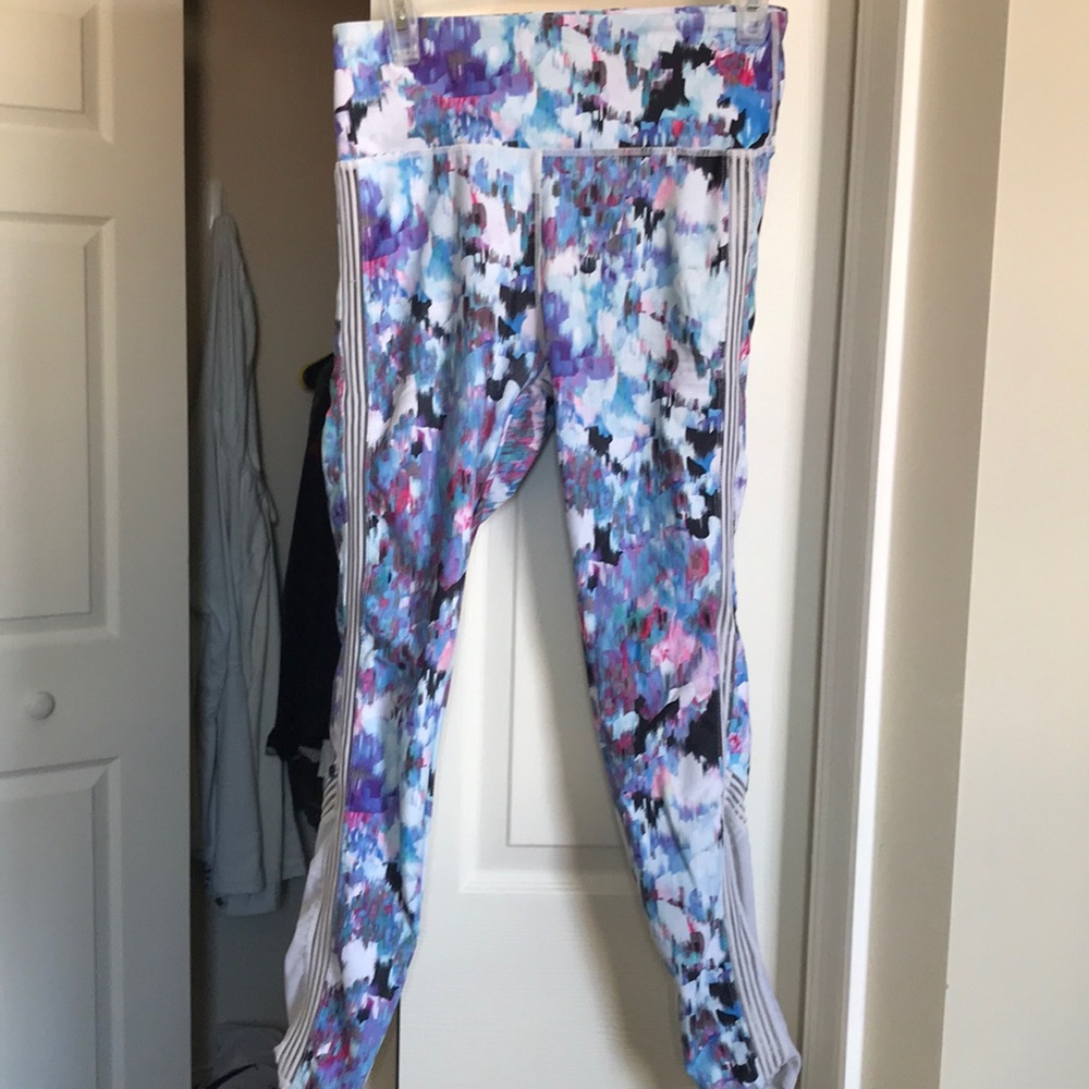 Fabletics highwaisted statement powerhold leggings